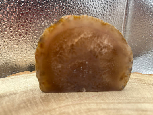 Smaller natural stand up geode 3 with polished front. 5 cm tall.