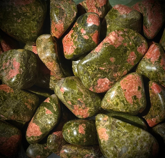 Unakite Tumblestone – Polished Healing Crystal for friendship, inner balance and releasing emotional trauma.