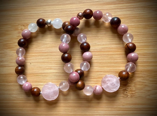 Handmade stretch bracelet. 8mm. Rose quartz, cedarwood and rhodonite.