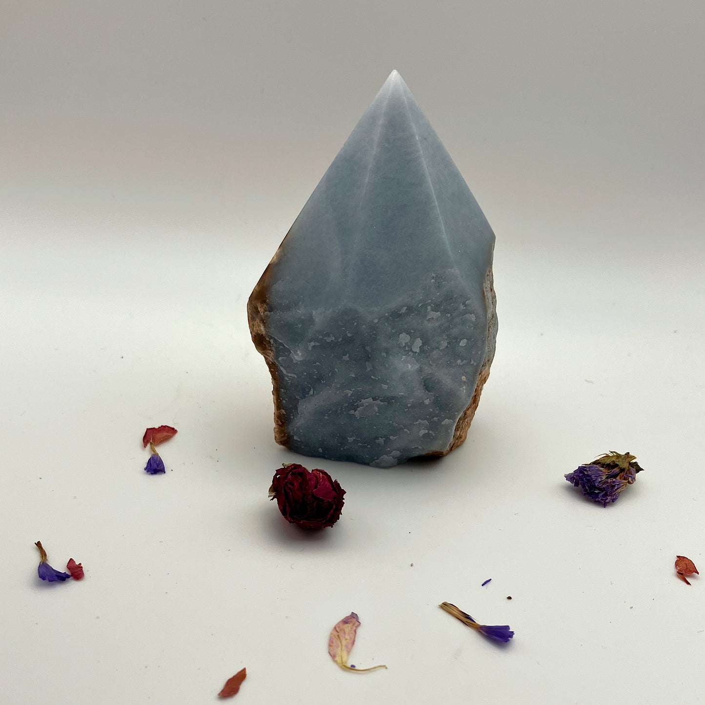 Medium Angelite cut base point. 267g 8.1cm