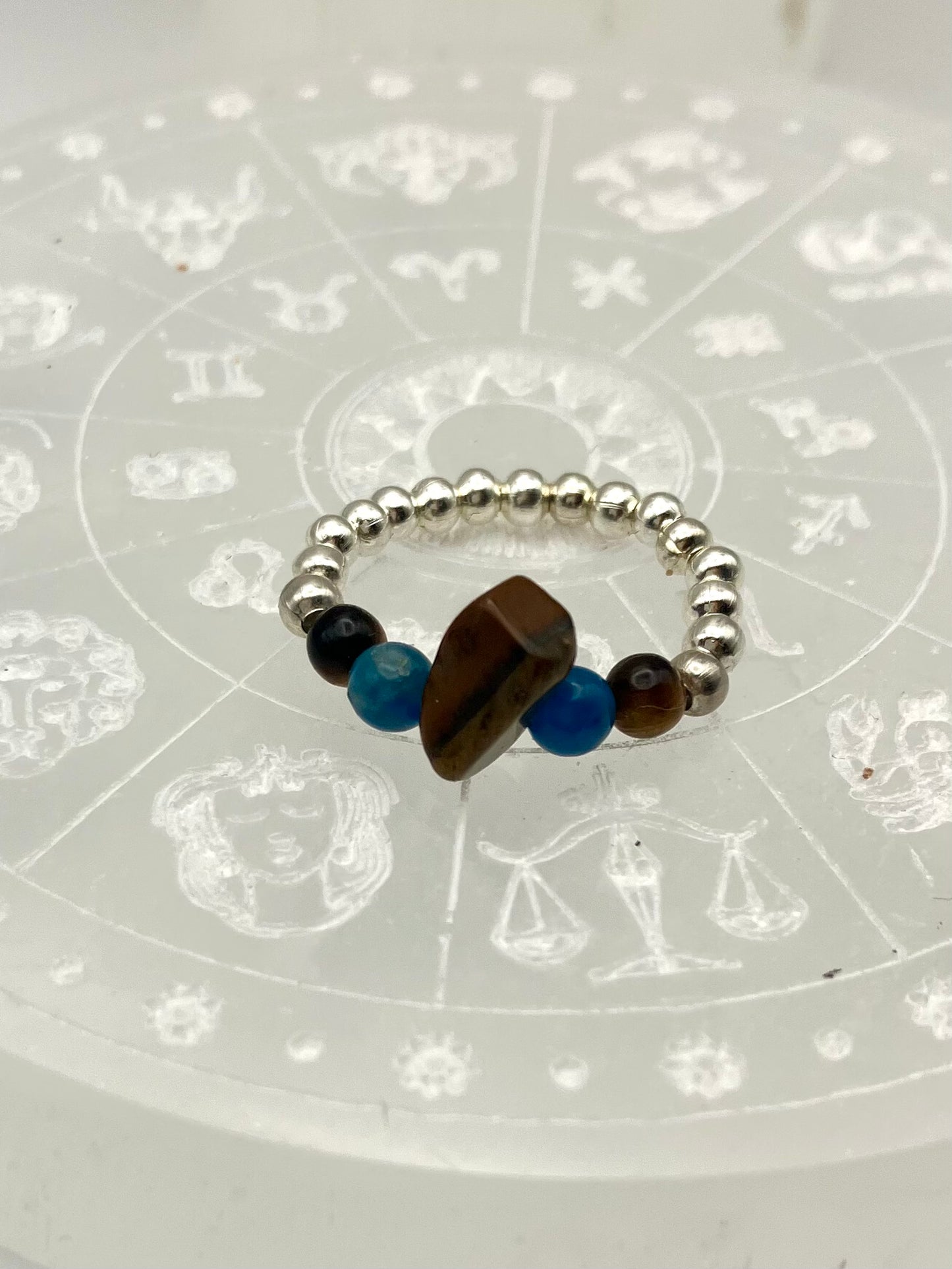 Manifest and reach your goals - Tigers eye and Apatite silver coloured iron beads.