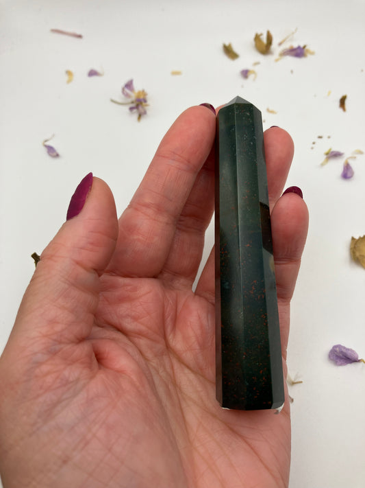 Bloodstone (Heliotrope)obelisk B 10cm