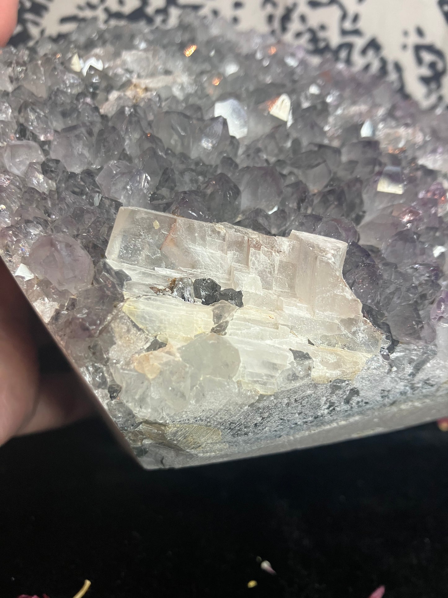 Snowy Amethyst Druze with calcite- 1Kg stand up piece