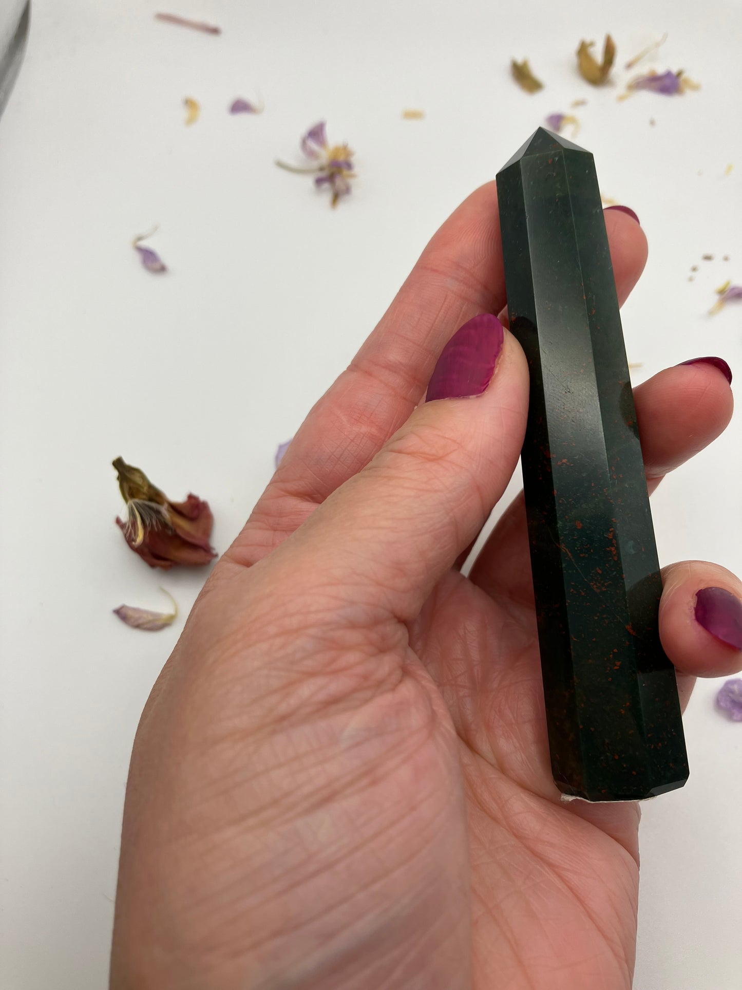 Bloodstone (Heliotrope)obelisk B 10cm