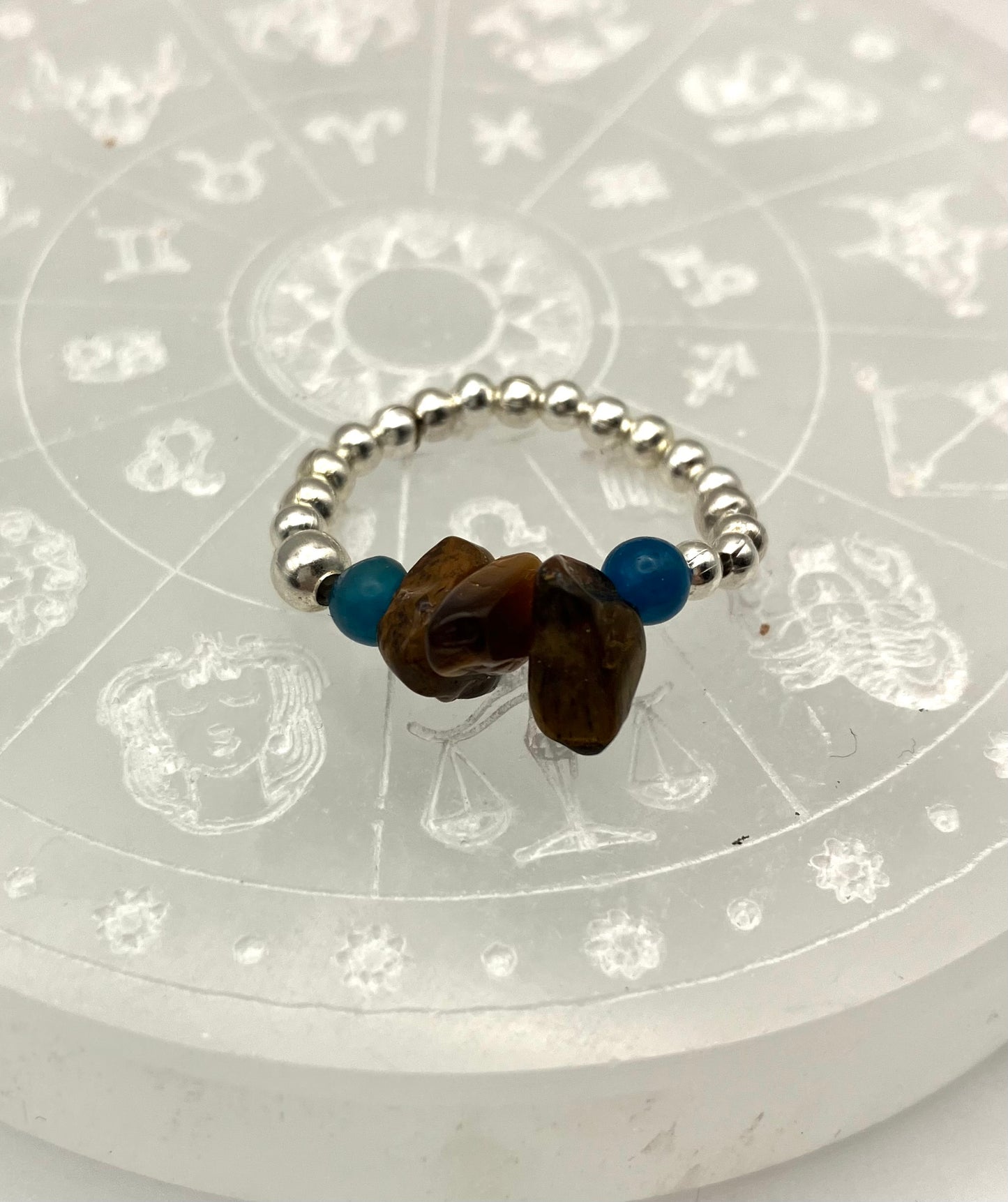 Manifest and reach your goals - Tigers eye and Apatite silver coloured iron beads.