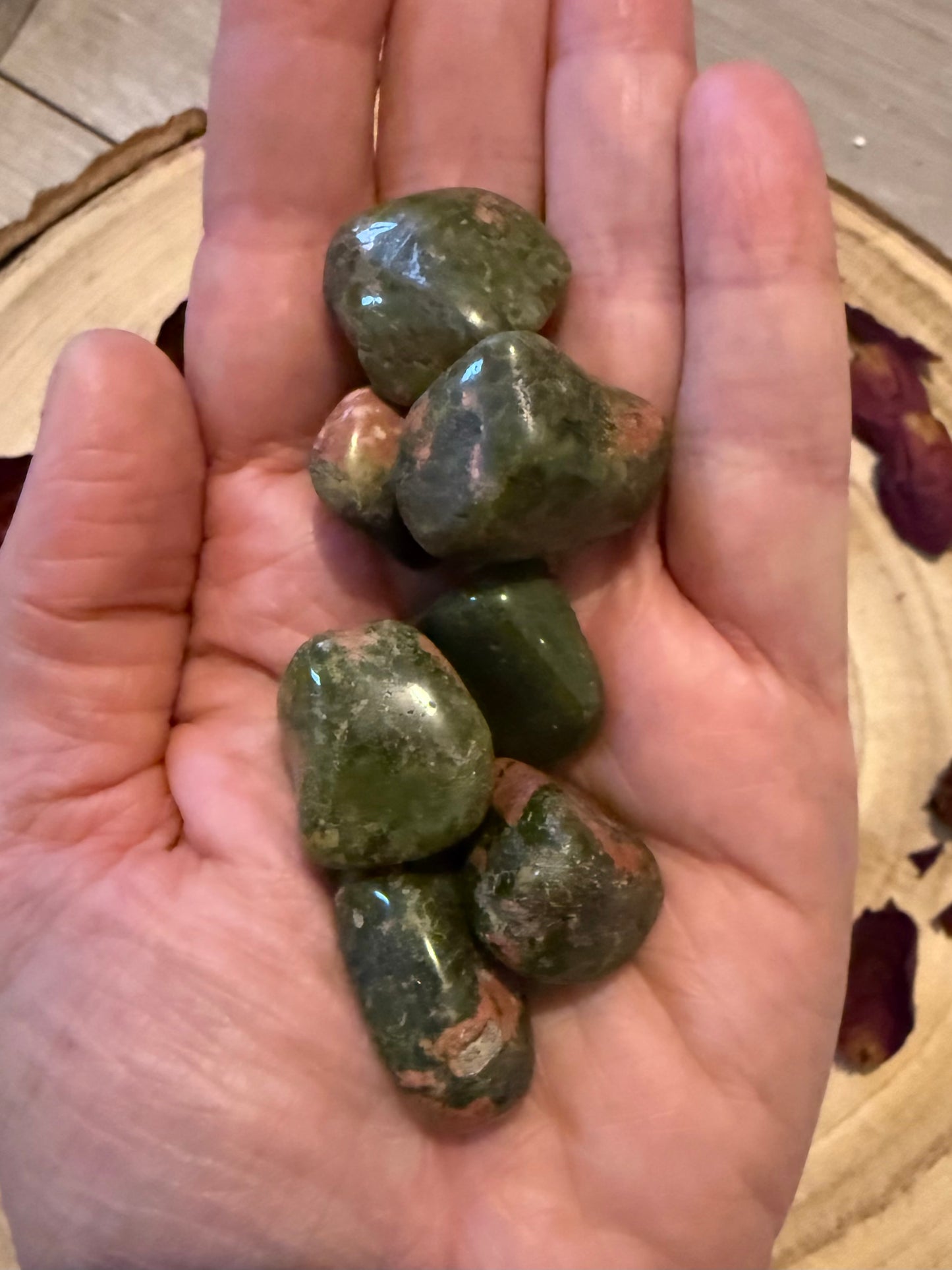Unakite Tumblestone – Polished Healing Crystal for friendship, inner balance and releasing emotional trauma.