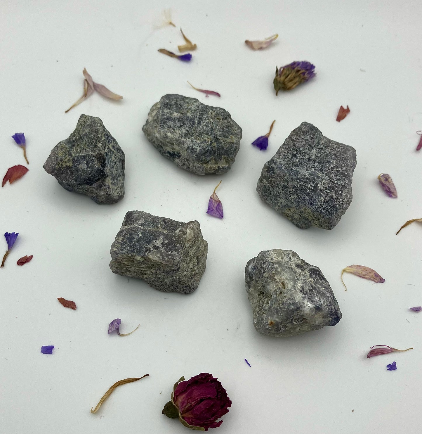 Rough Iolite pieces / Beautiful natural unpolished crystals / 3rd eye chakra / Intuition / psychic ability / calming / raw crystal / detox